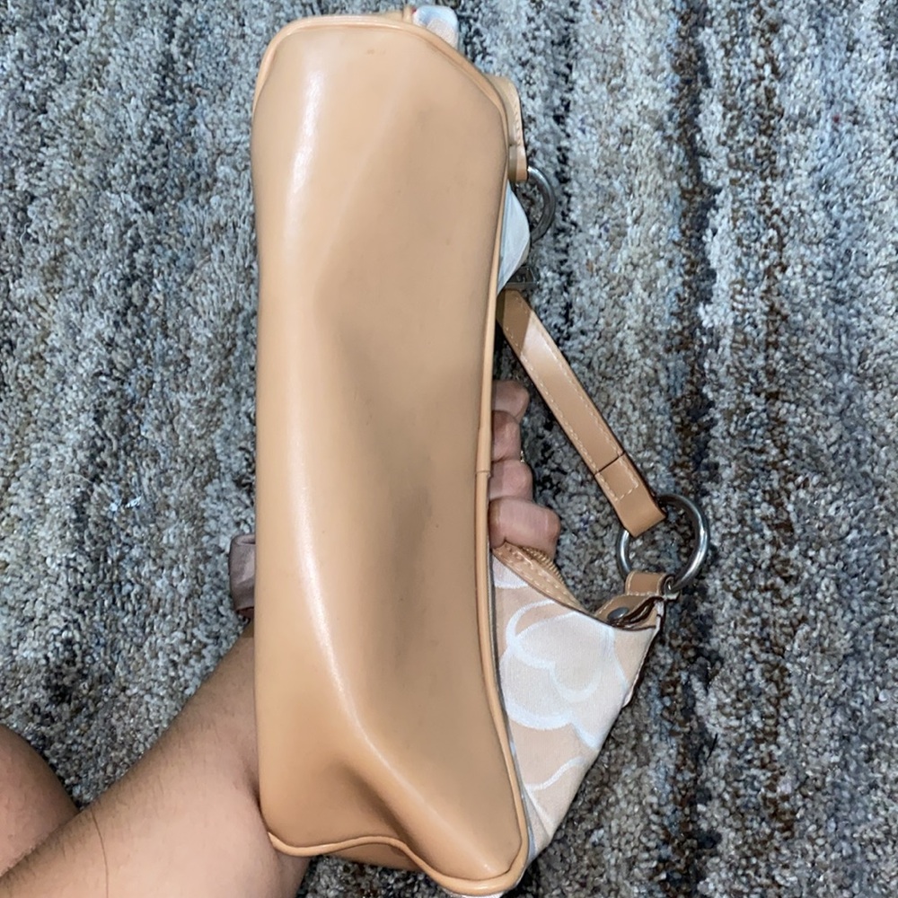 Handbag - Picture 2 of 3